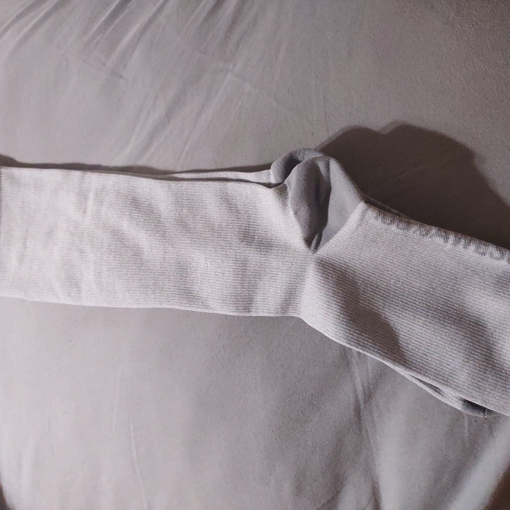 FIGS White Ribbed Sleeve